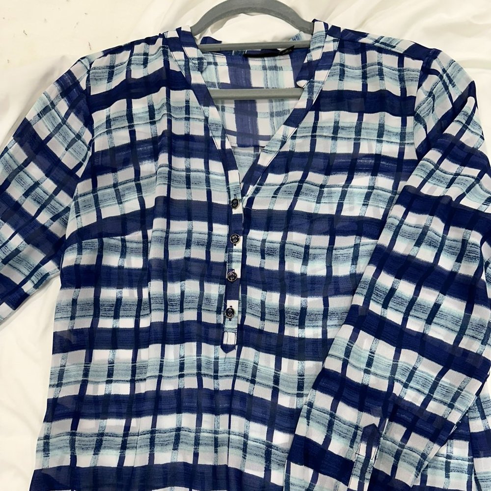 Beautiful 2-tone blue sheer top
